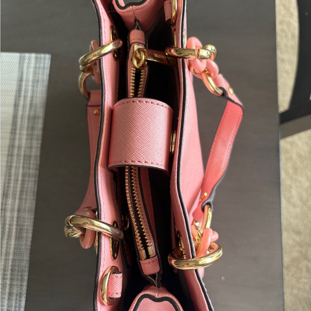 LIKE NEW- Michael Kors Pink Shoulder Bag with Gold Accents - Picture 4 of 12